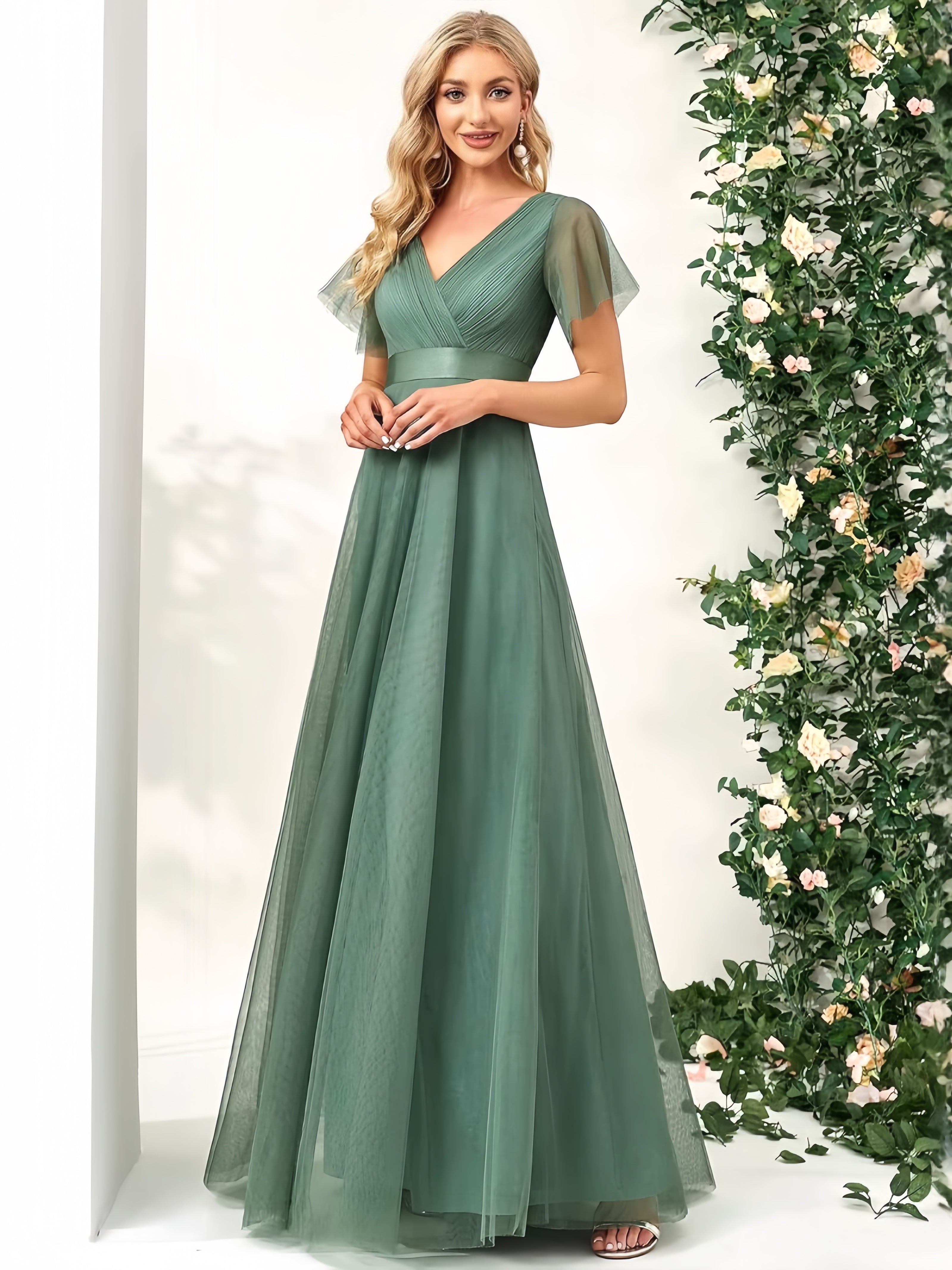 Fashionable and elegant new evening dresses