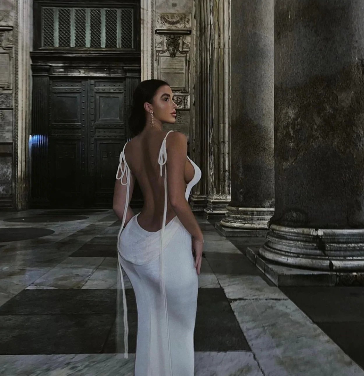 Eaksone - Serenity Backless Maxi Dress